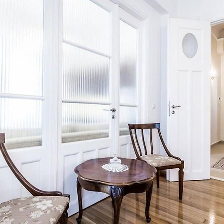 Neoclassical Apartment With 3 Bedrooms In Piraeus Bagian luar foto