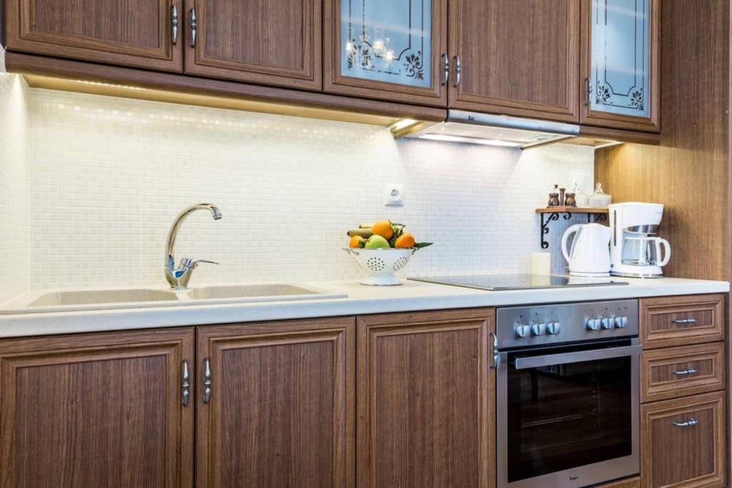 Neoclassical Apartment With 3 Bedrooms In Piraeus Bagian luar foto
