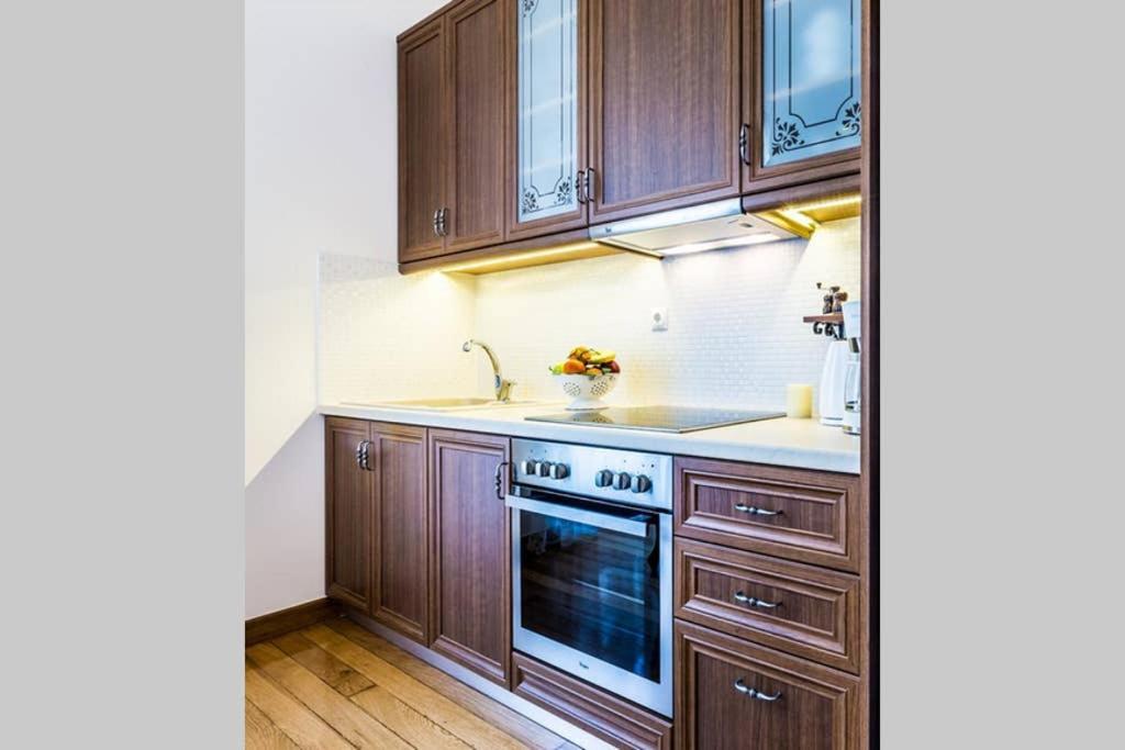 Neoclassical Apartment With 3 Bedrooms In Piraeus Bagian luar foto