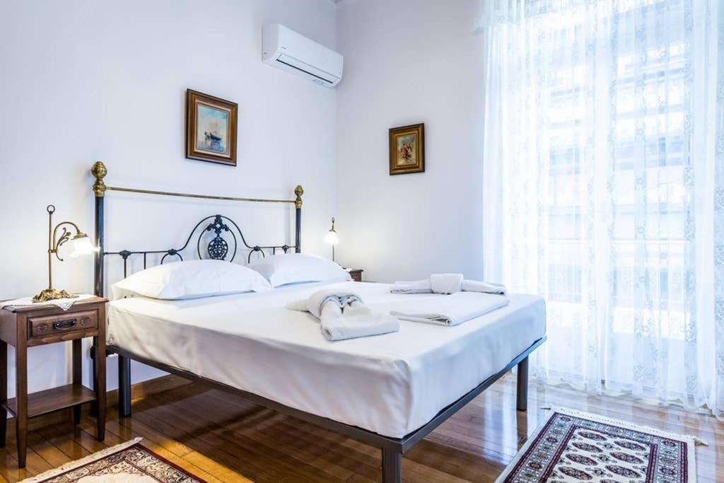 Neoclassical Apartment With 3 Bedrooms In Piraeus Bagian luar foto