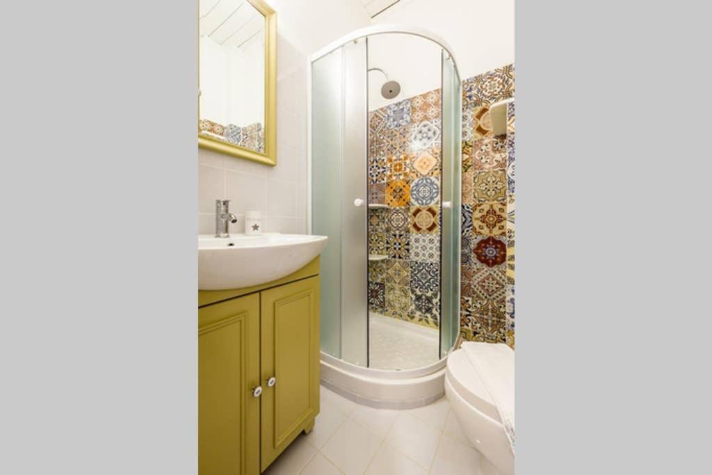Neoclassical Apartment With 3 Bedrooms In Piraeus Bagian luar foto