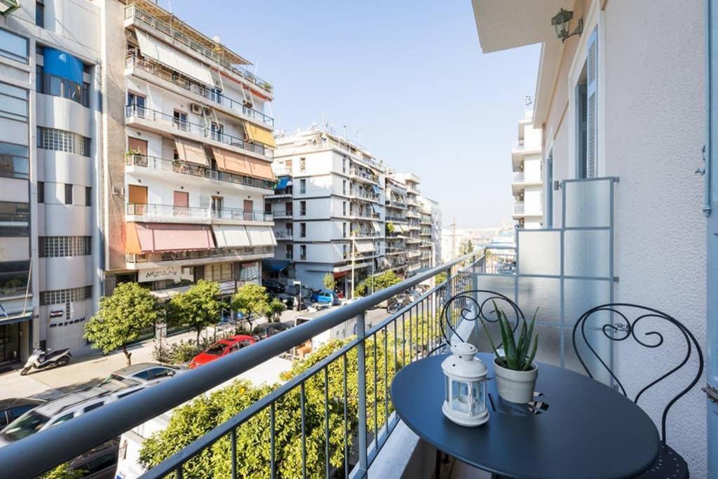 Neoclassical Apartment With 3 Bedrooms In Piraeus Bagian luar foto