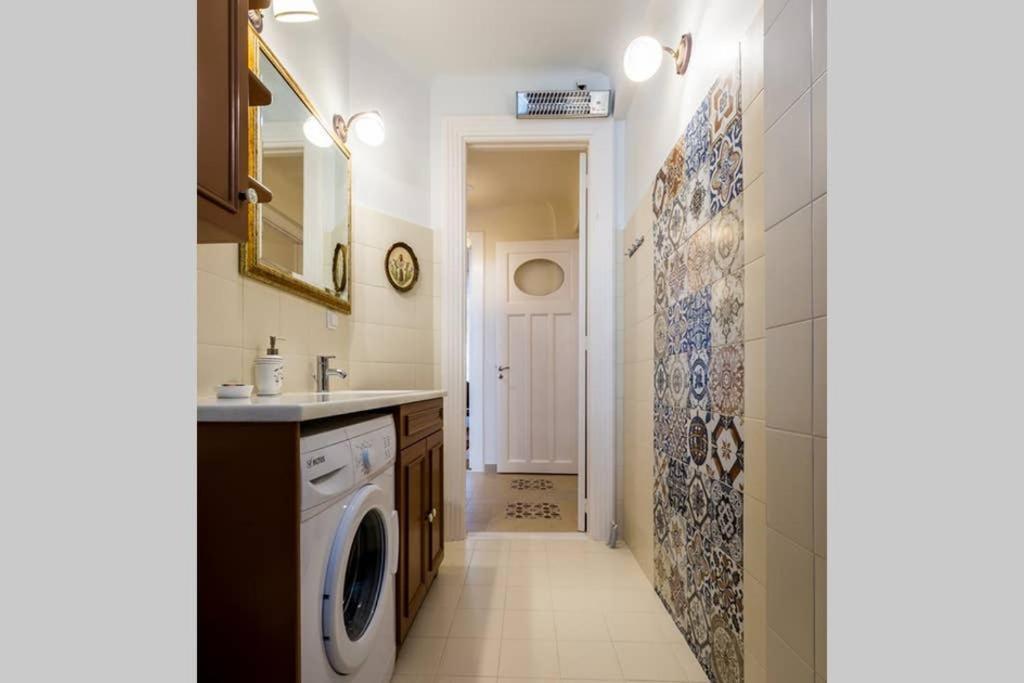 Neoclassical Apartment With 3 Bedrooms In Piraeus Bagian luar foto